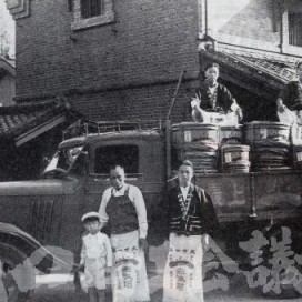 元郷の東一印赤味噌醸造元　大熊武右衛門商店倉庫前の写真