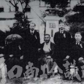 川口の歴代首長（小池幸三郎胸像前で）の写真
