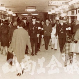 川口駅東口前地下商店街の写真