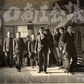 明仁親王（今上天皇）サッポロビール（株）埼玉工場ご見学のひとこまの写真